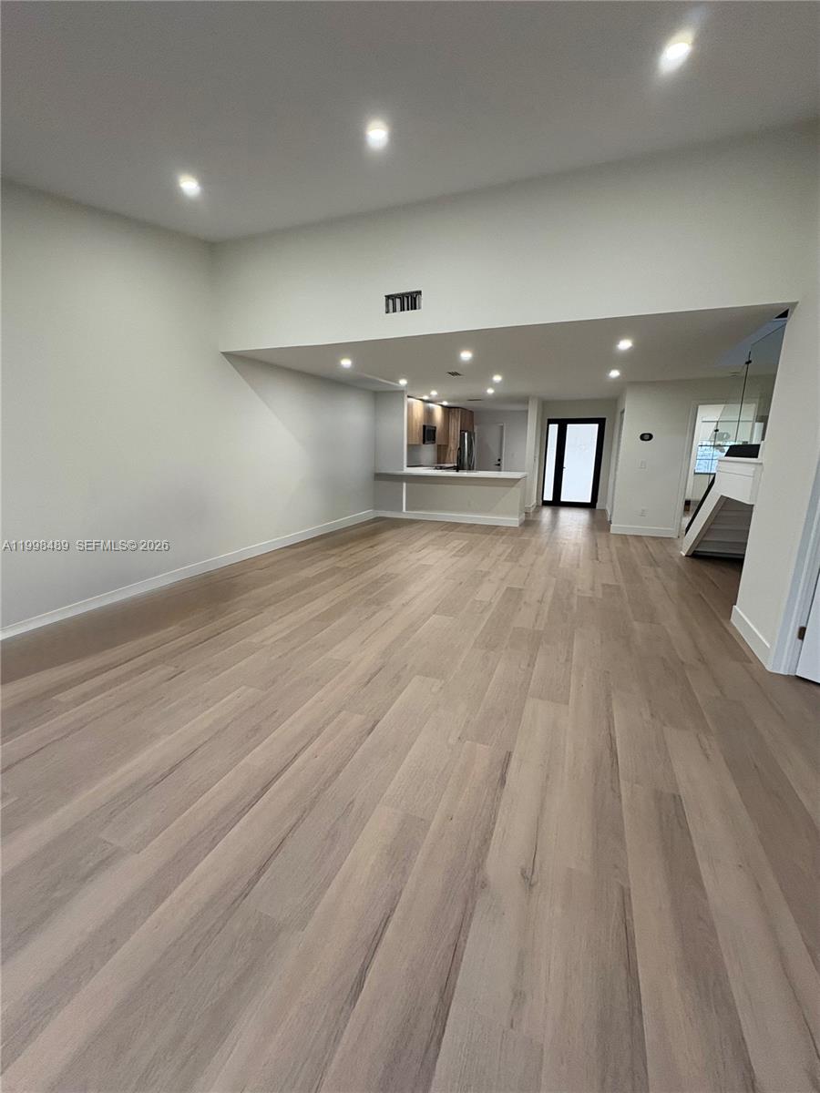 THE TOWNHOMES OF DORAL OA - Residential Lease