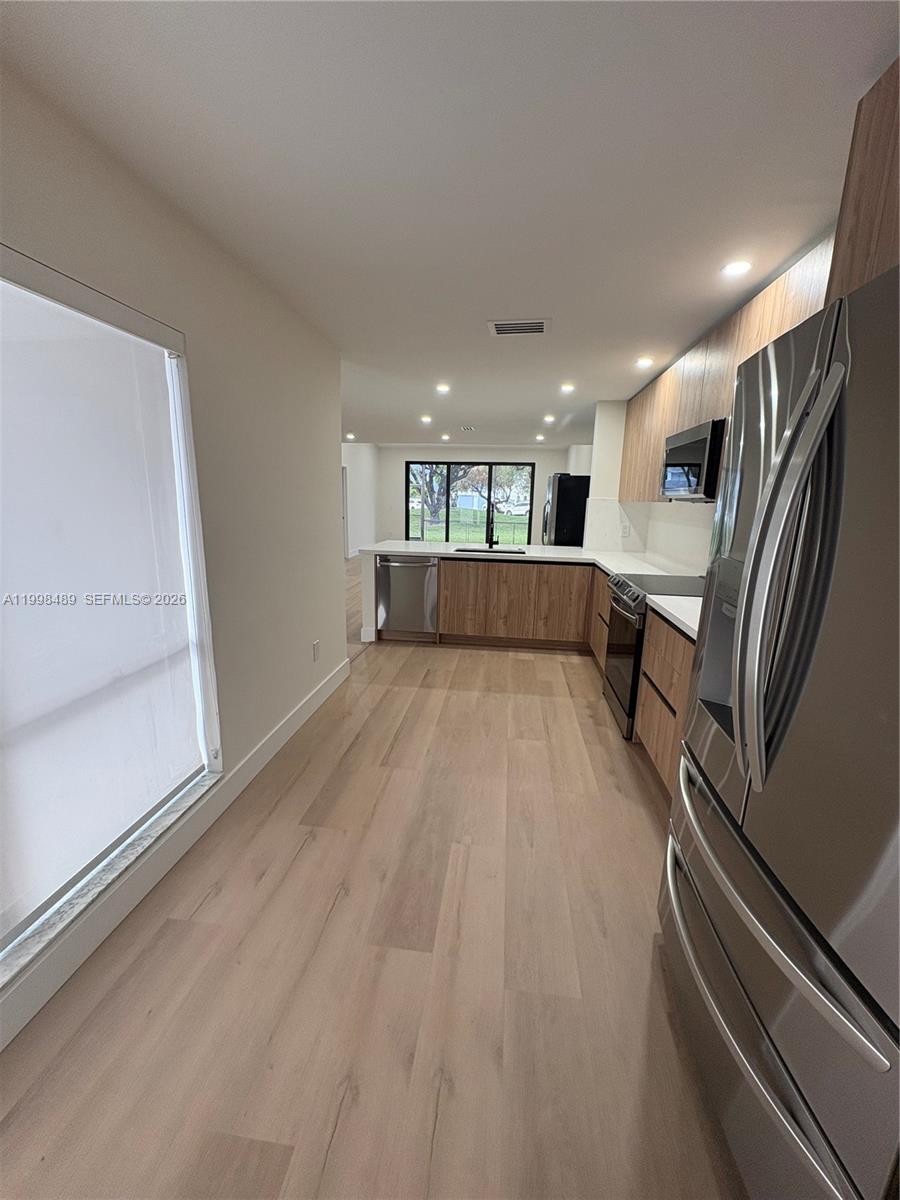 THE TOWNHOMES OF DORAL OA - Residential Lease