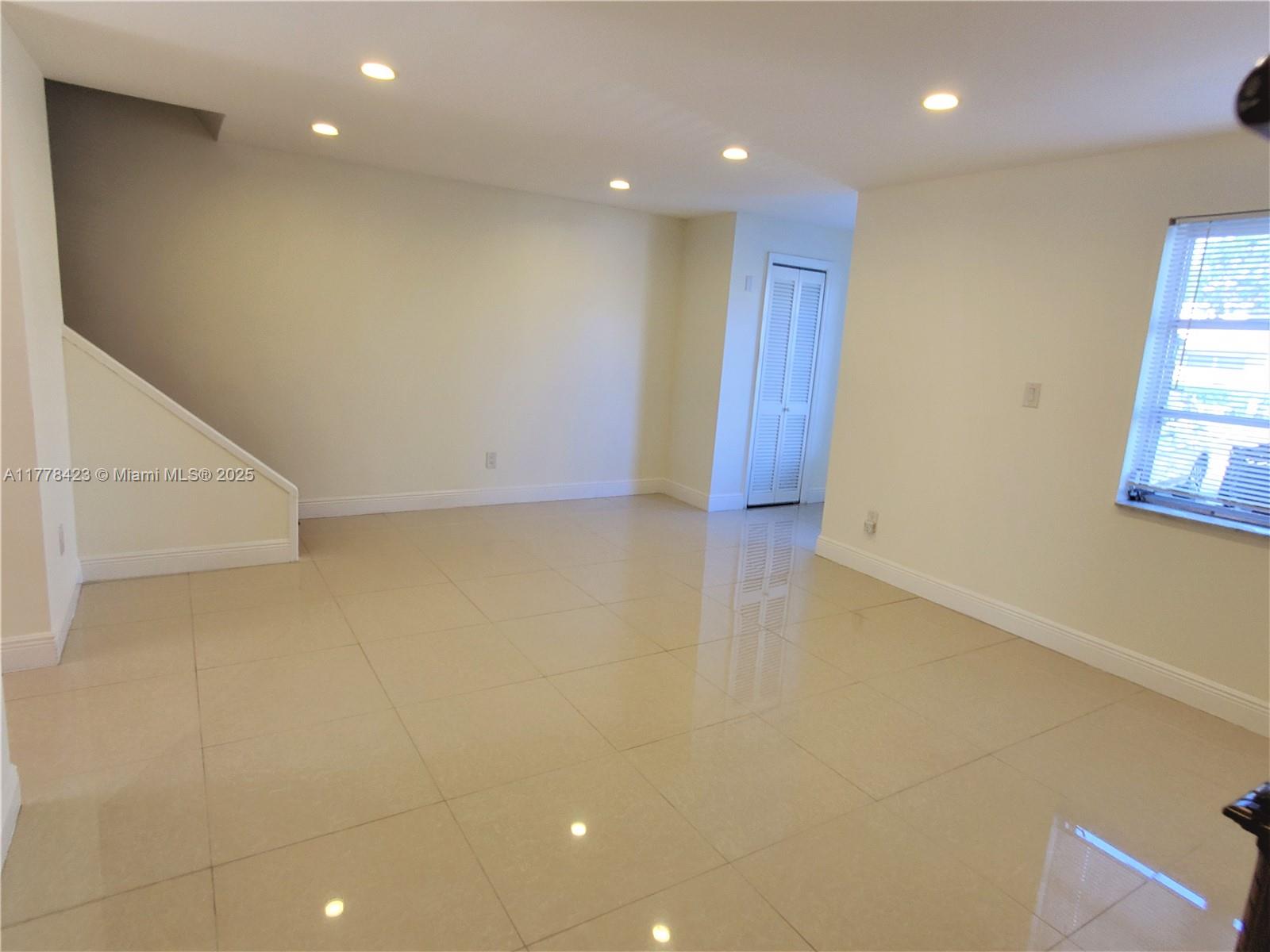 301 Bonaventure Blvd 6