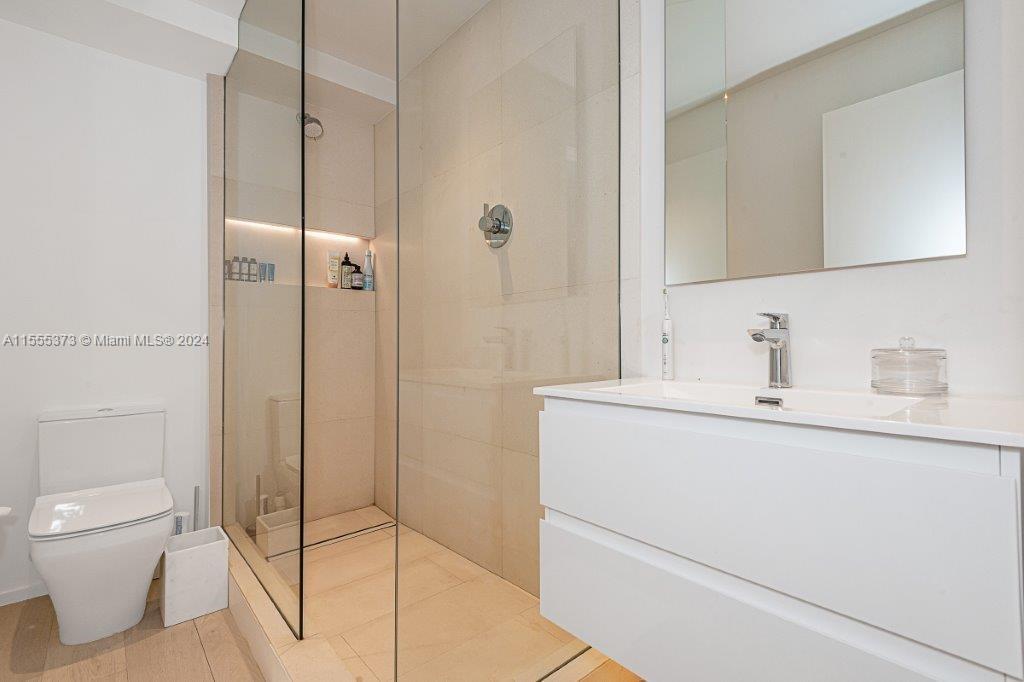 RONEY PALACE CONDO - Residential Lease