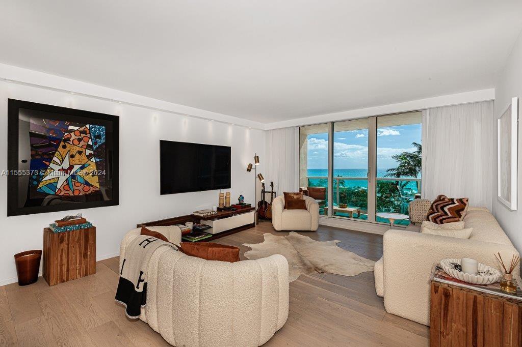 RONEY PALACE CONDO - Residential Lease