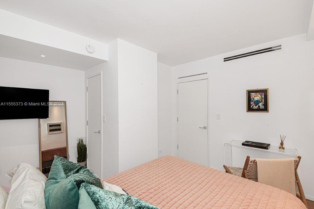 RONEY PALACE CONDO - Residential Lease