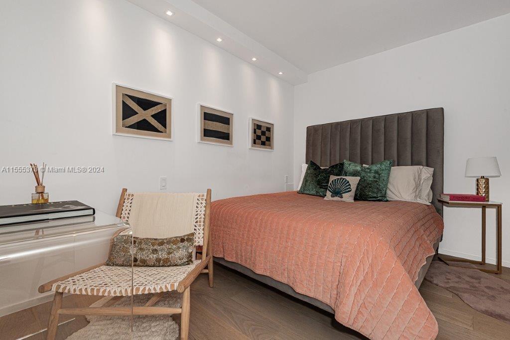RONEY PALACE CONDO - Residential Lease