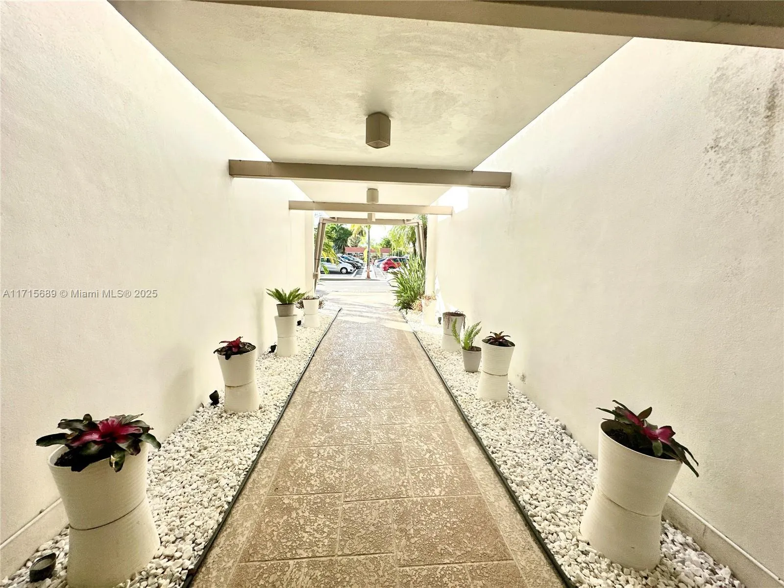 Oakland Park, Florida 33334, United States, 1 Bedroom Bedrooms, ,1 BathroomBathrooms,Residential,Active,22485