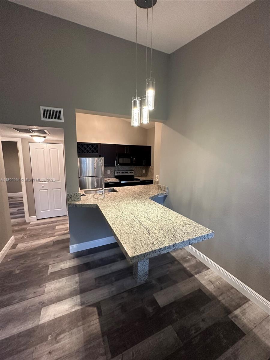 Rental Property at 2890 N Oakland Forest Dr 201, Oakland Park, Miami-Dade County, Florida - Bedrooms: 2 
Bathrooms: 2  - $2,495 MO.