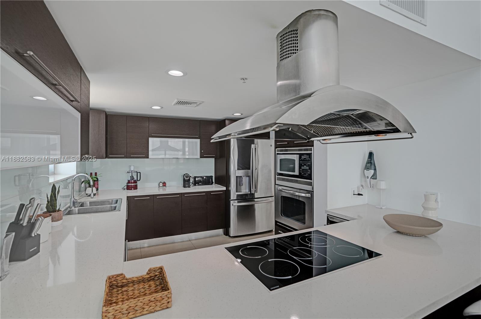 ELOQUENCE ON THE BAY COND - Residential Lease