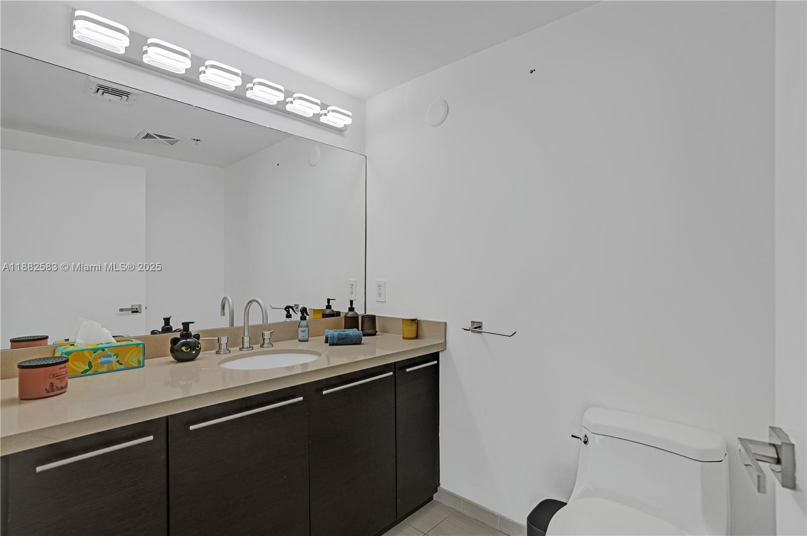 ELOQUENCE ON THE BAY COND - Residential Lease