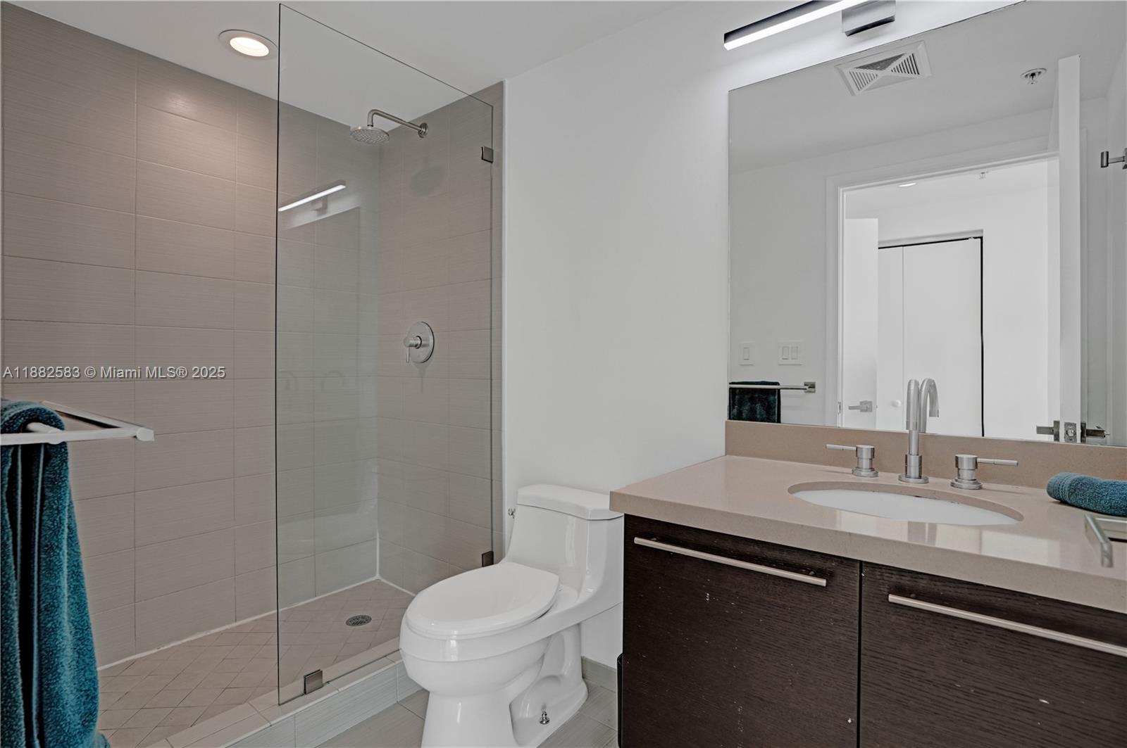 ELOQUENCE ON THE BAY COND - Residential Lease