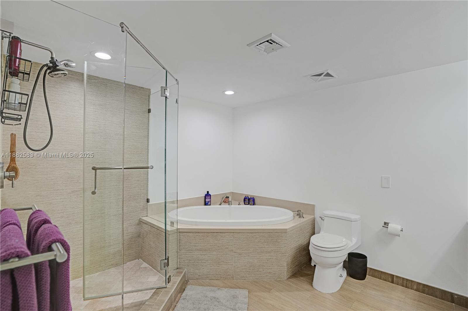 ELOQUENCE ON THE BAY COND - Residential Lease