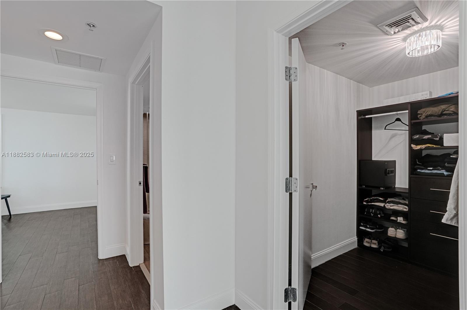 ELOQUENCE ON THE BAY COND - Residential Lease