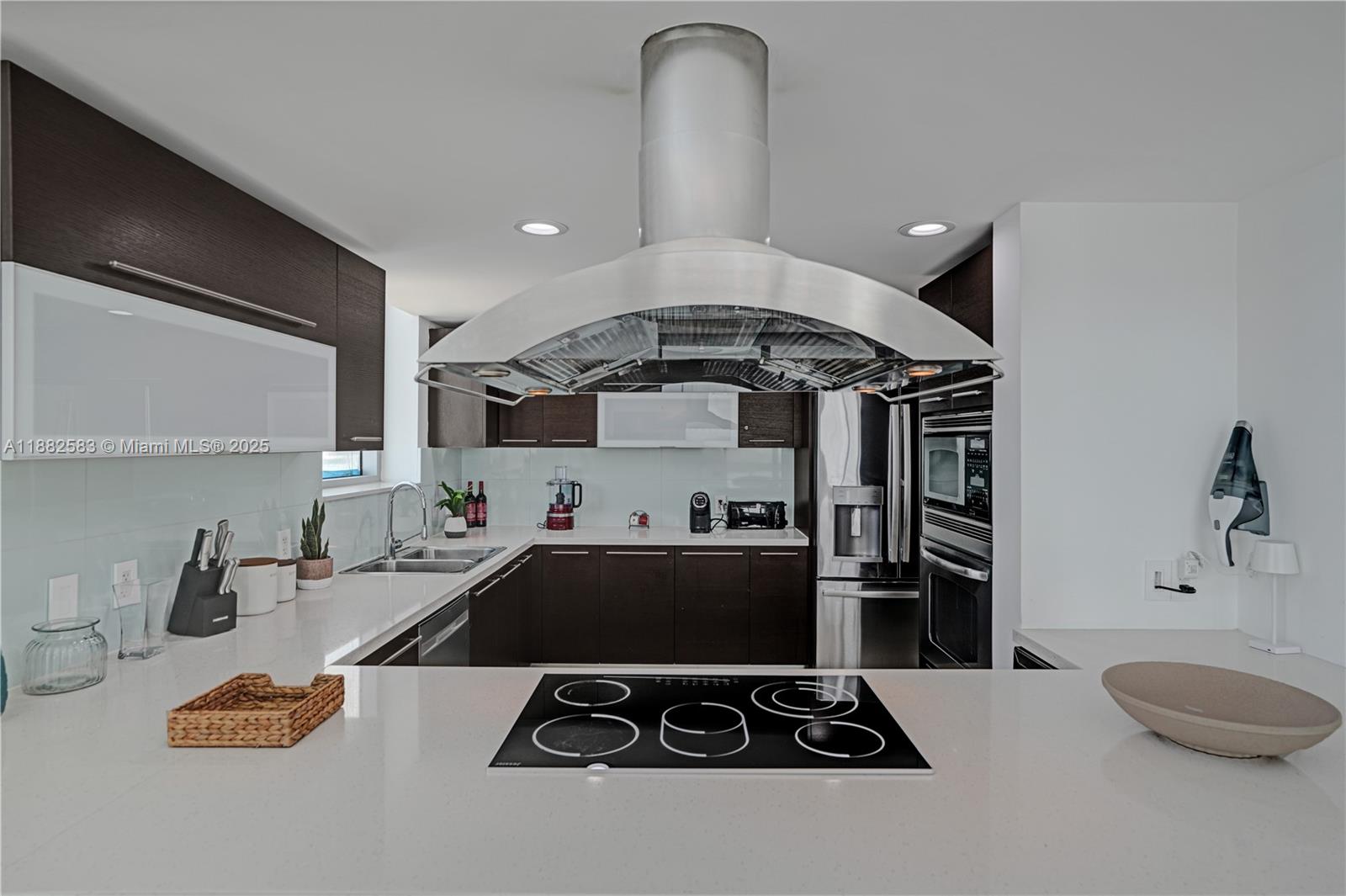 ELOQUENCE ON THE BAY COND - Residential Lease