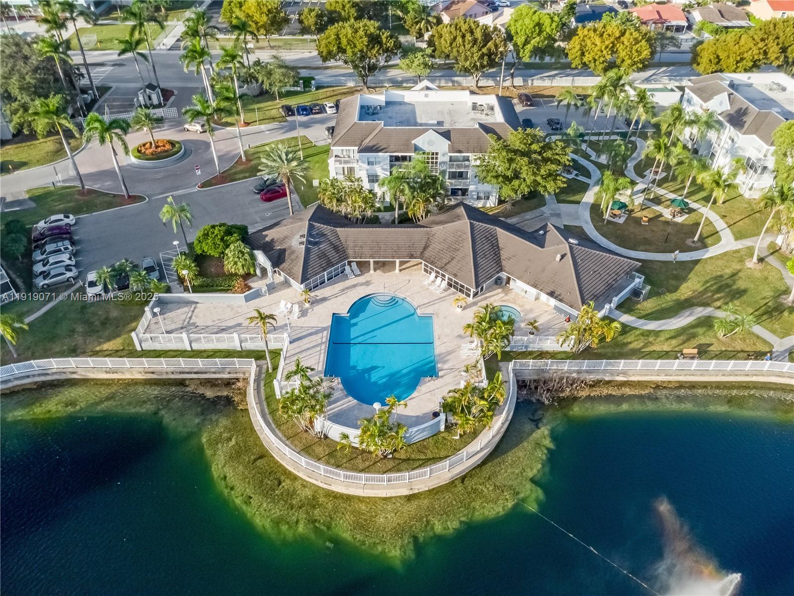 LE CLUB AT OLD CUTLER CON - Residential