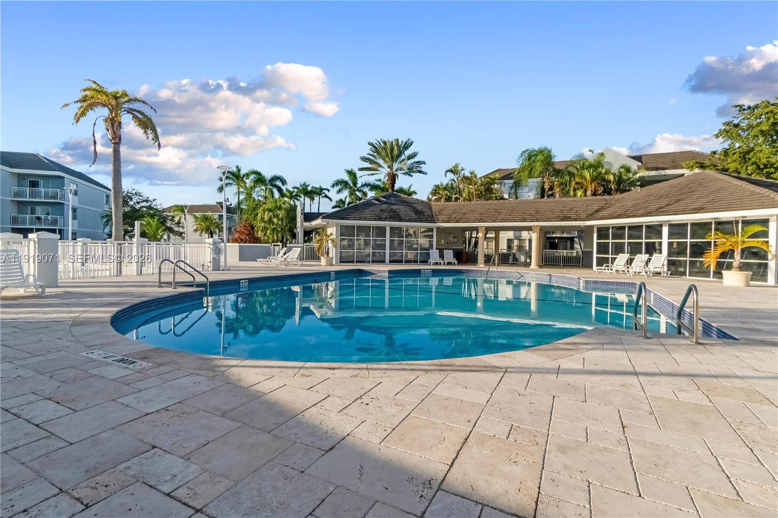 LE CLUB AT OLD CUTLER CON - Residential