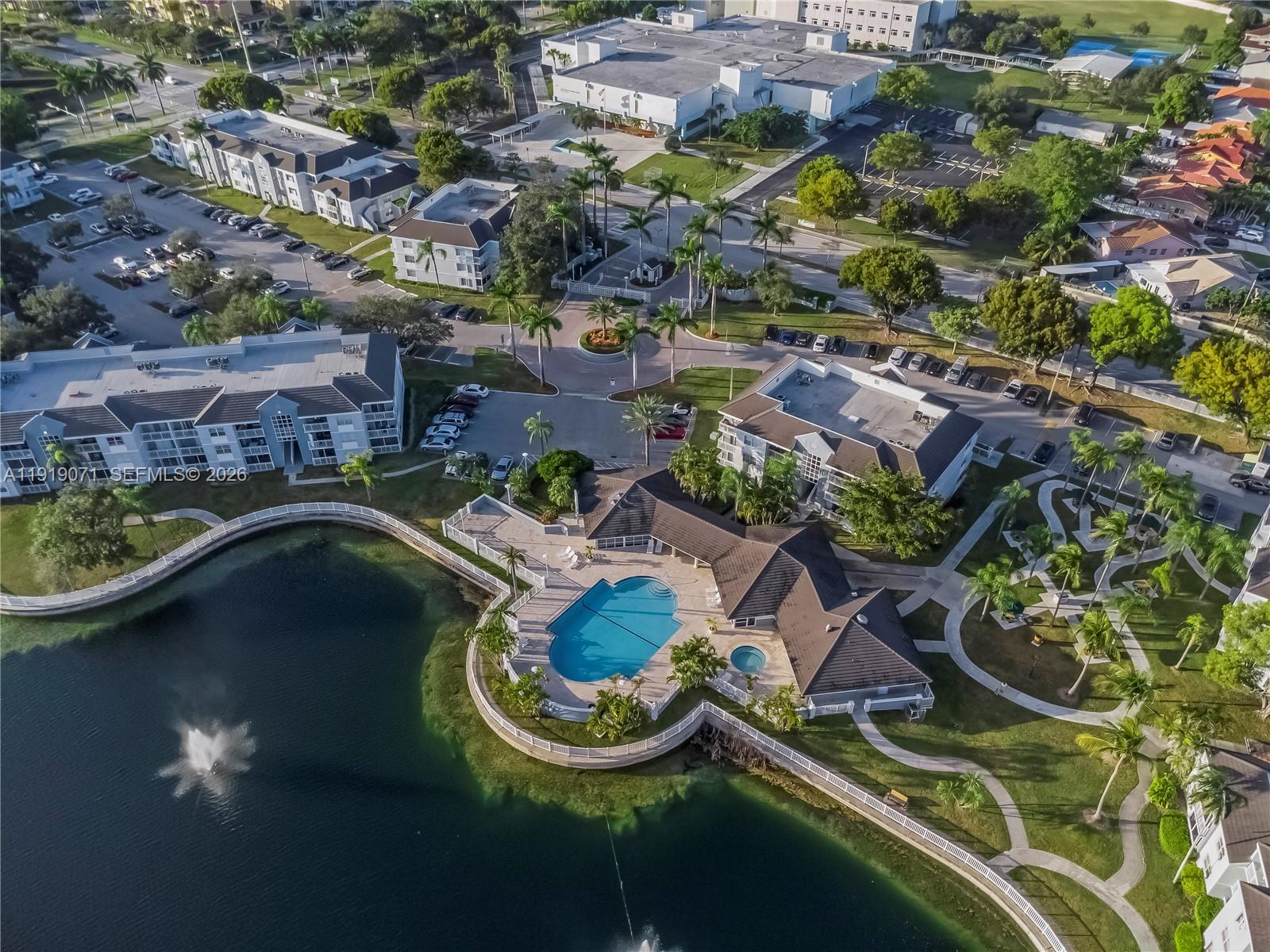 LE CLUB AT OLD CUTLER CON - Residential