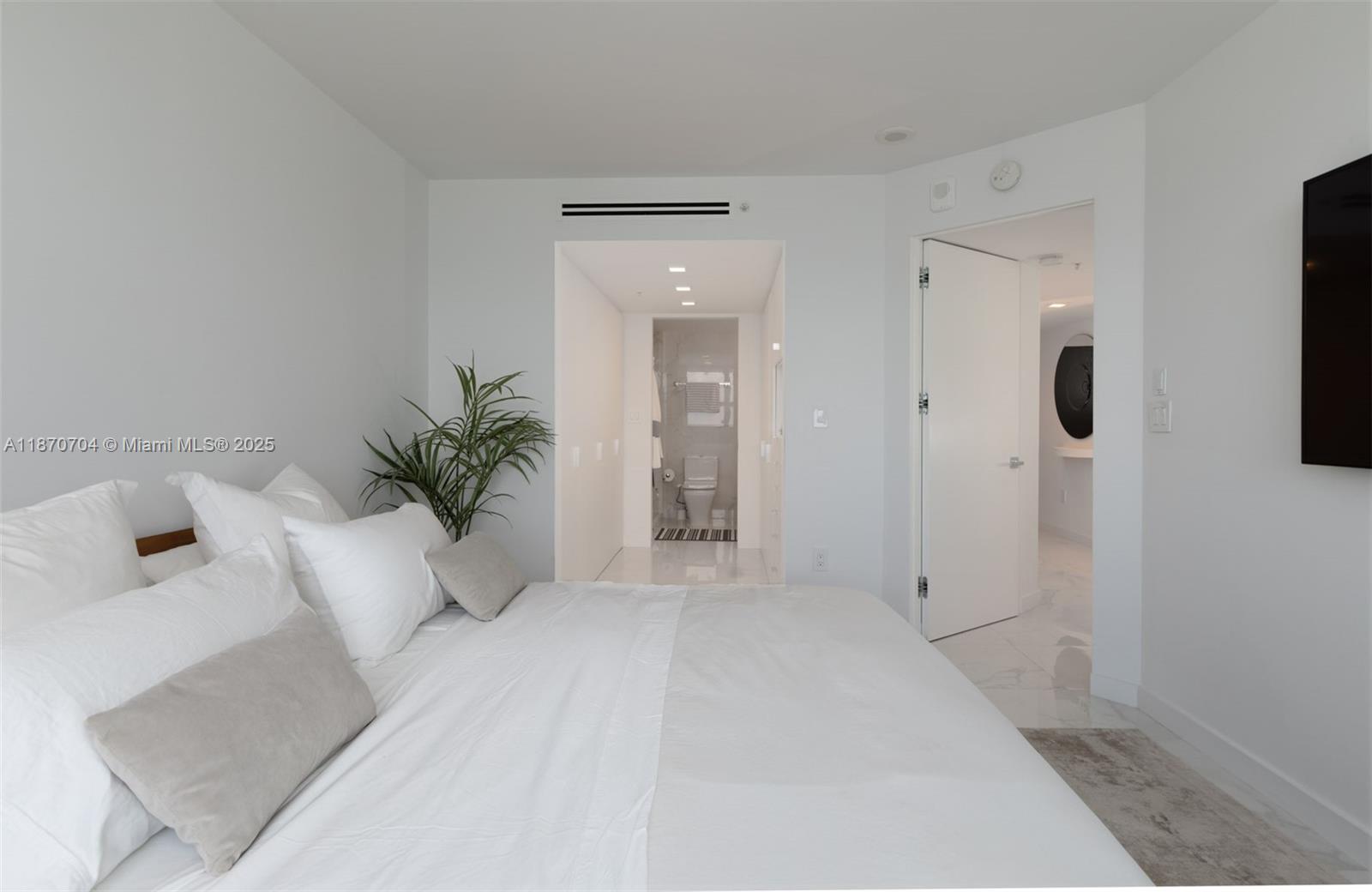 YACHT CLUB AT PORTOFINO C - Residential Lease