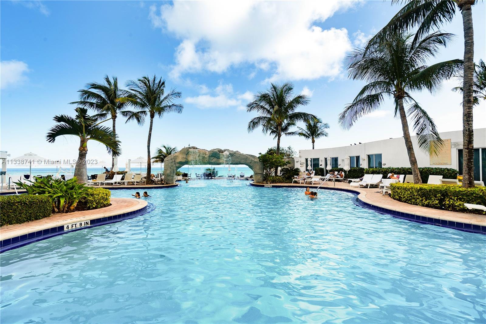 TRUMP INTERNATIONAL SONES - Residential