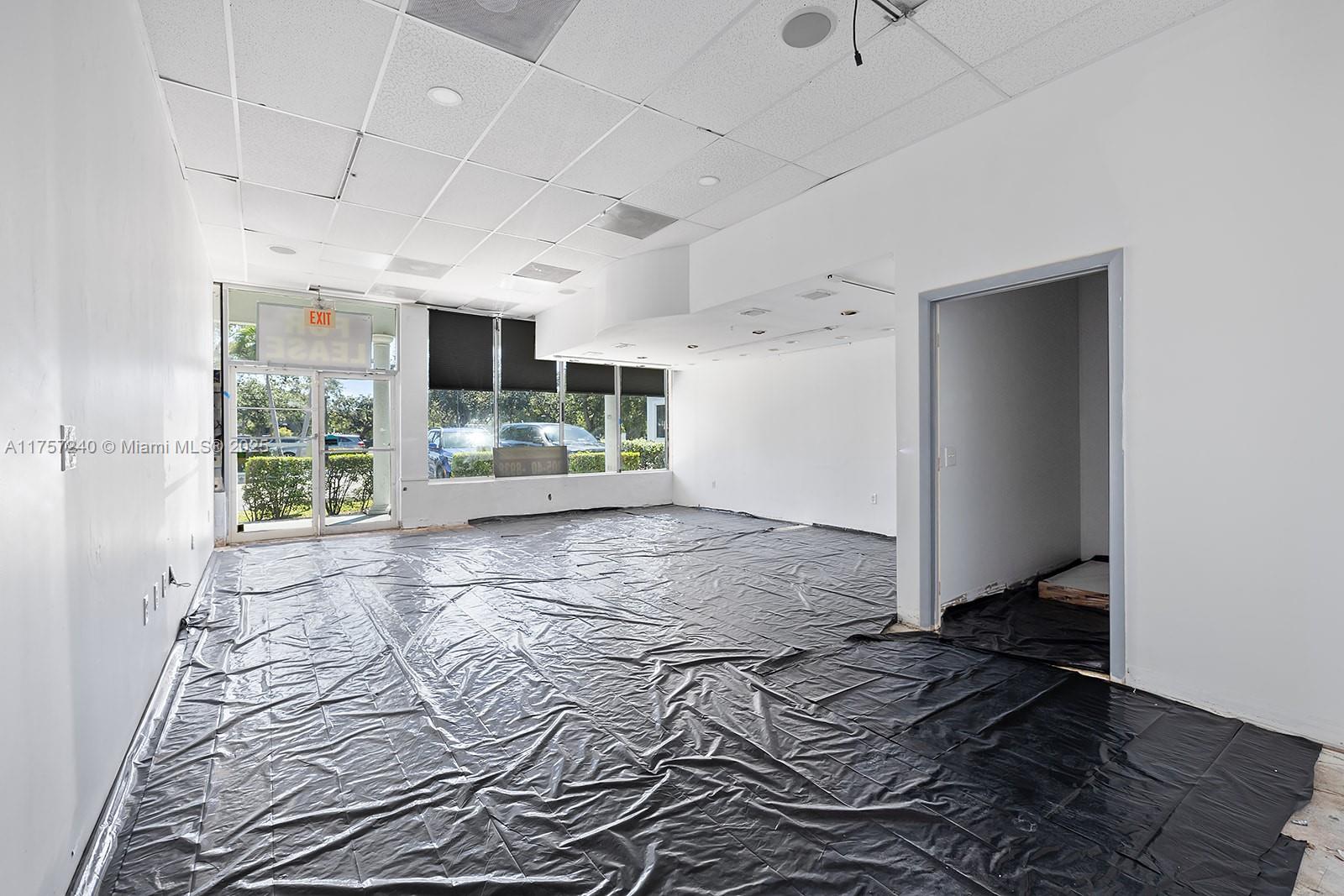 We are proud to present an exceptional opportunity to lease creative spaces in one of the most popular corridors
of Fort-Lauderdale. Located in a plaza directly on Federal Highway, these retail spaces give future tenants the
ability for increased visibility, higher potential sales, brand awareness and convenience for their customers. The
B1 -BLVD BUSINESS zoning of the plaza allows for new and innovative businesses to continue to flourish in the
famous Fort Lauderdale Market.