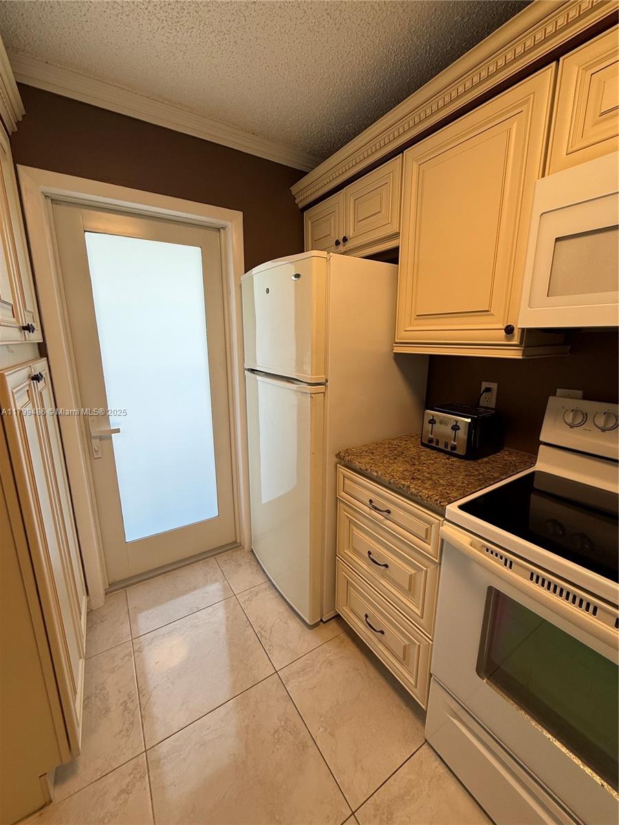 DEERFIELD BEACH GARDENS - Residential