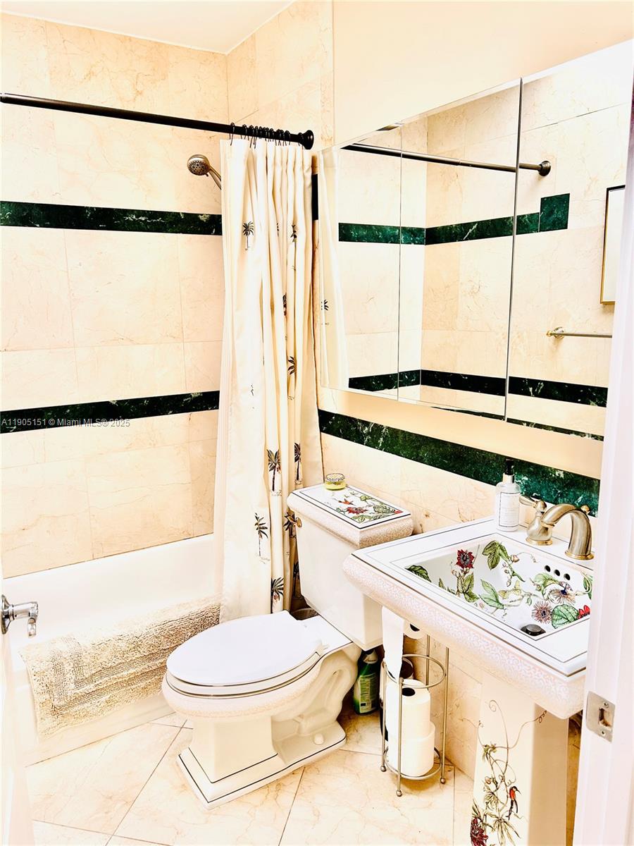 PELICAN HARBOR PH 3 - Residential Lease