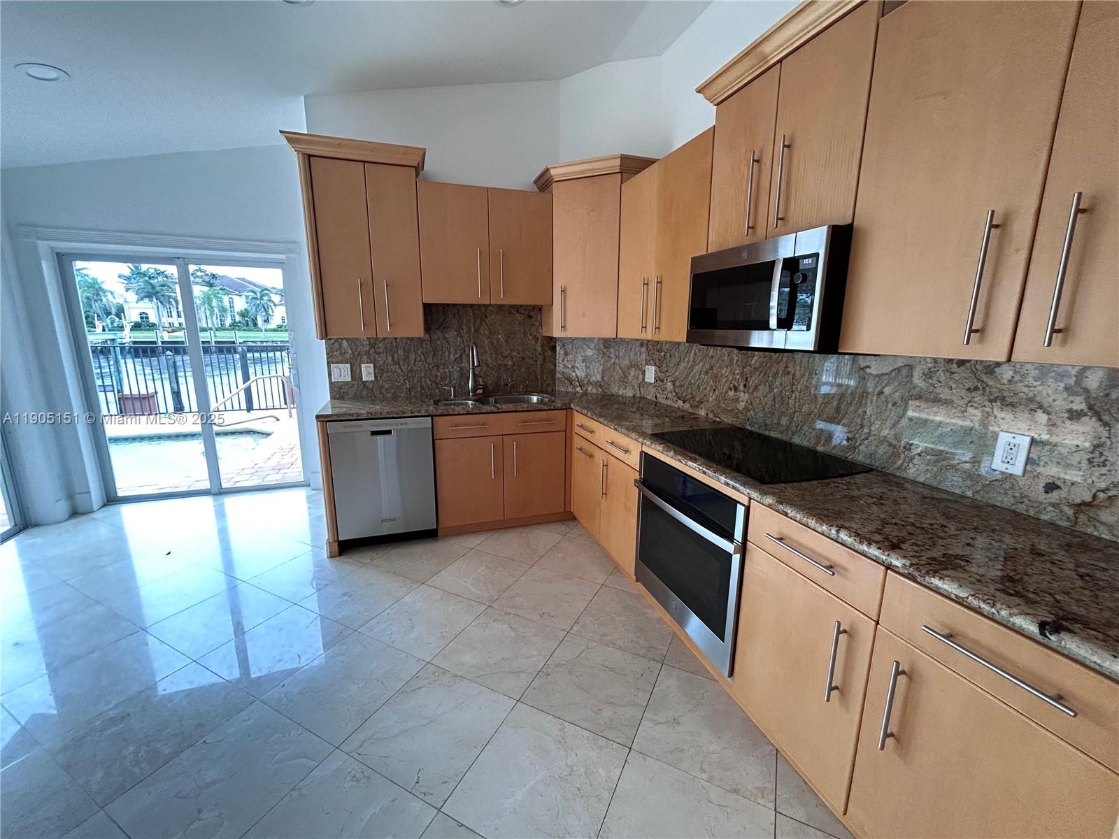 PELICAN HARBOR PH 3 - Residential Lease