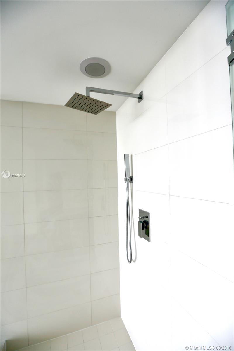 PARAISO BAY CONDO - Residential Lease