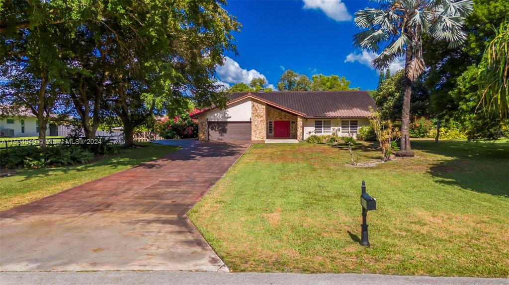 Photo of 5811 SW 164th Ter, Southwest Ranches, FL 33331 (MLS # A11594649)