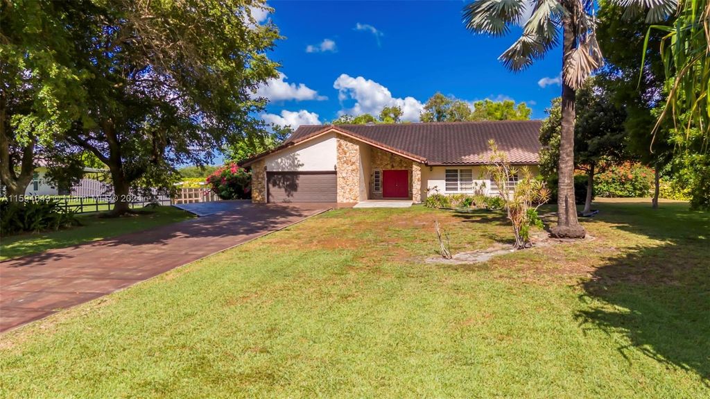 Photo of 5811 SW 164th Ter, Southwest Ranches, FL 33331 (MLS # A11594649)