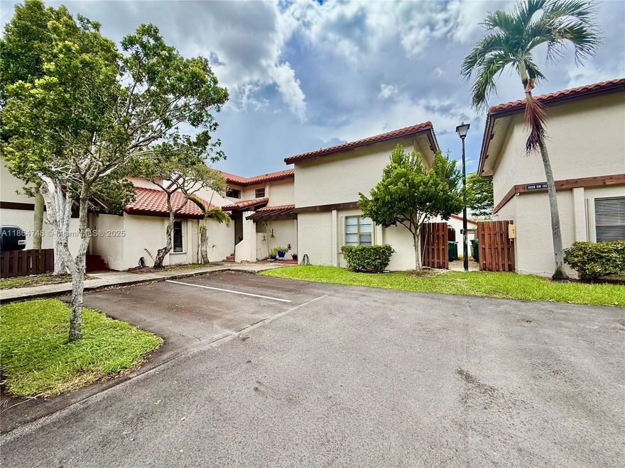 Spacious townhouse with abundant natural light and functional layout. New appliances and a roof that’s only 2 years old.

This quiet community offers resort-style amenities, including a clubhouse, Olympic-sized pool, tennis courts, walking trails, and a party space. Ample guest parking is available, and it's conveniently located within walking distance to The Crossings Shopping Village. A must-see!