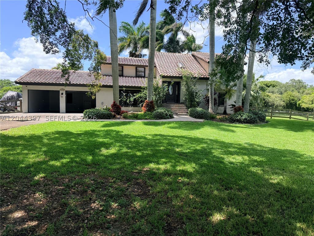 Photo of 20501 SW 50th Pl, Southwest Ranches, FL 33332 (MLS # A12044397)