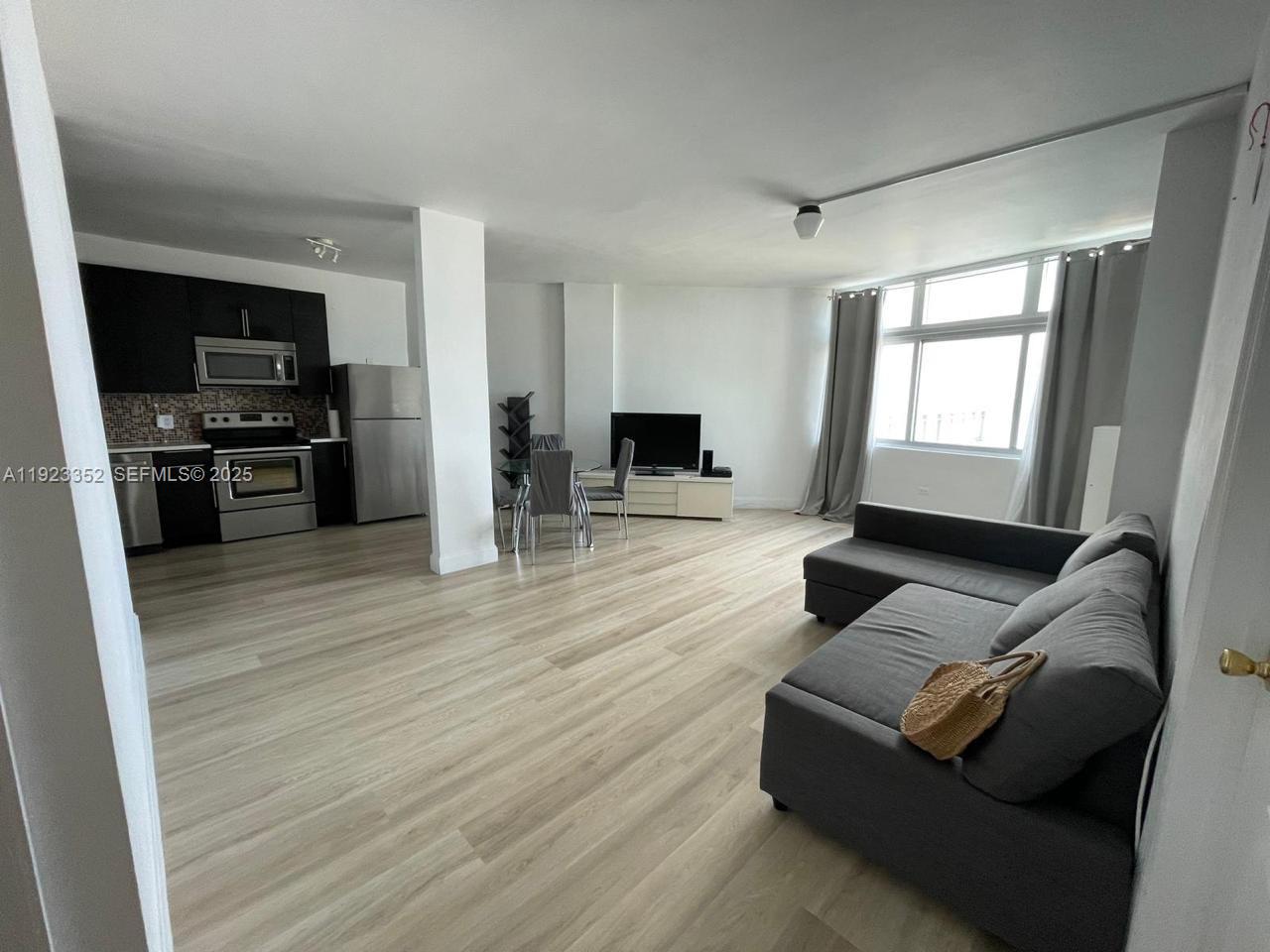 7135 Collins Ave PH31