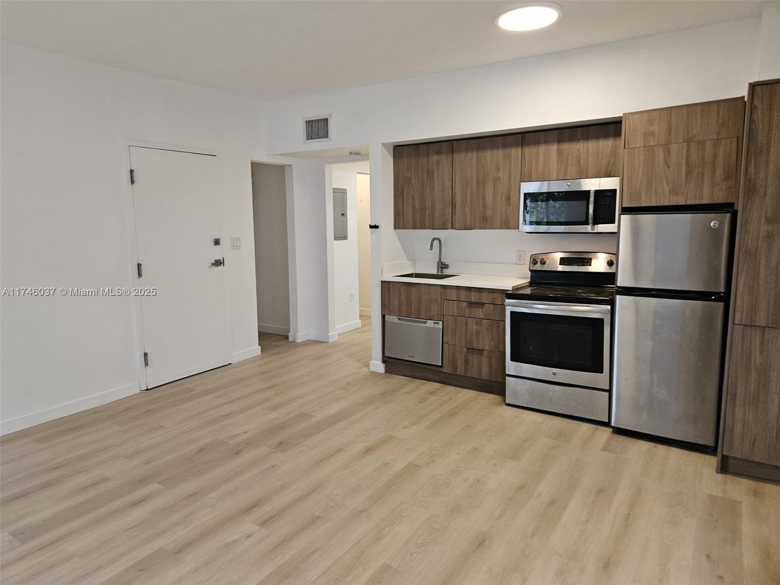 551/557 MICHIGAN CONDO - Residential