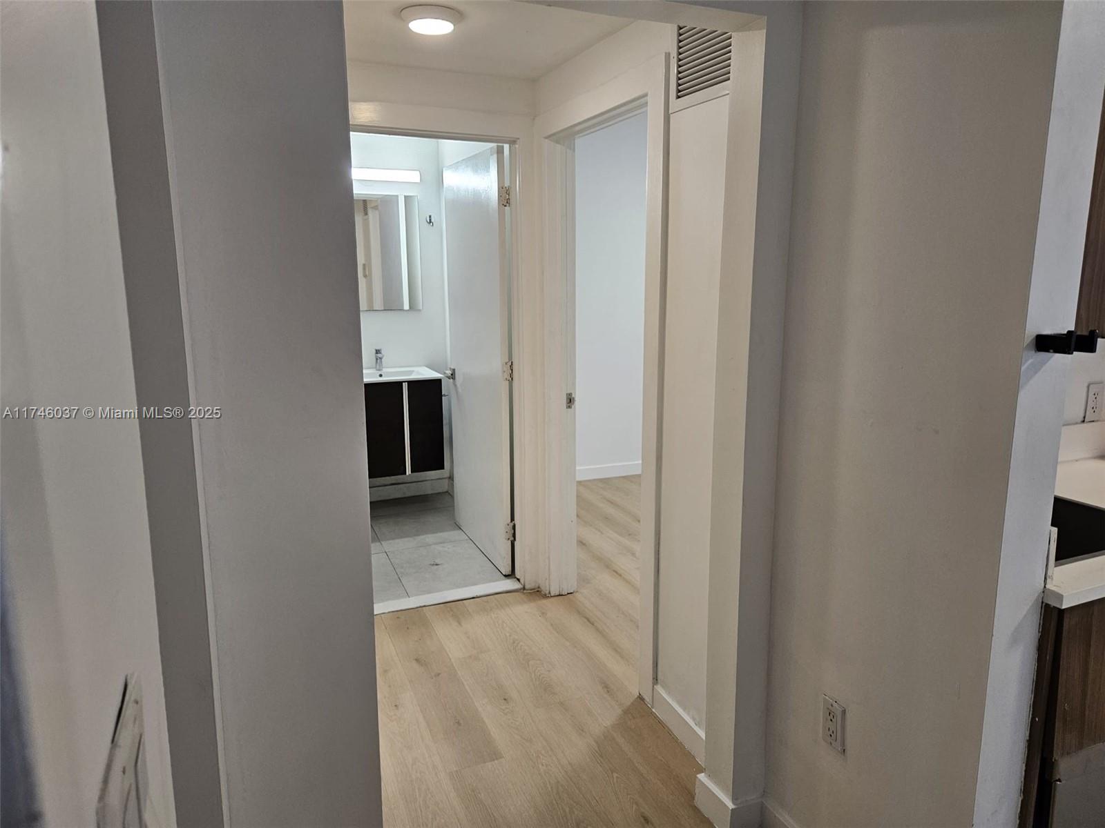 551/557 MICHIGAN CONDO - Residential