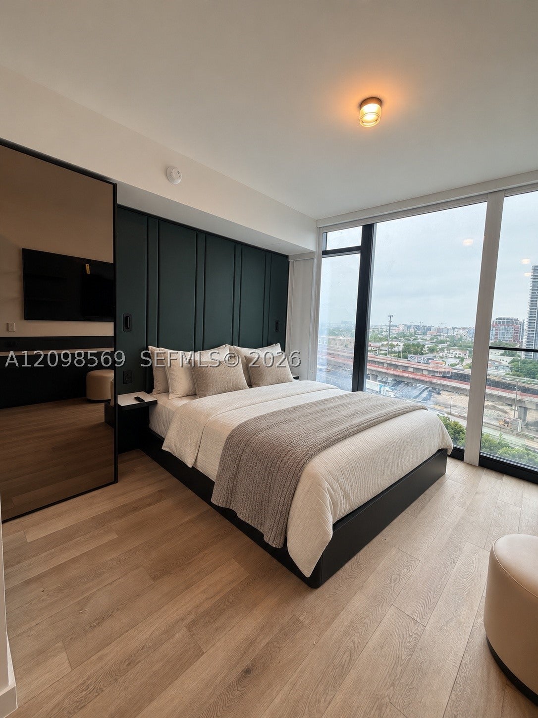 20 NE 11th St 1503B