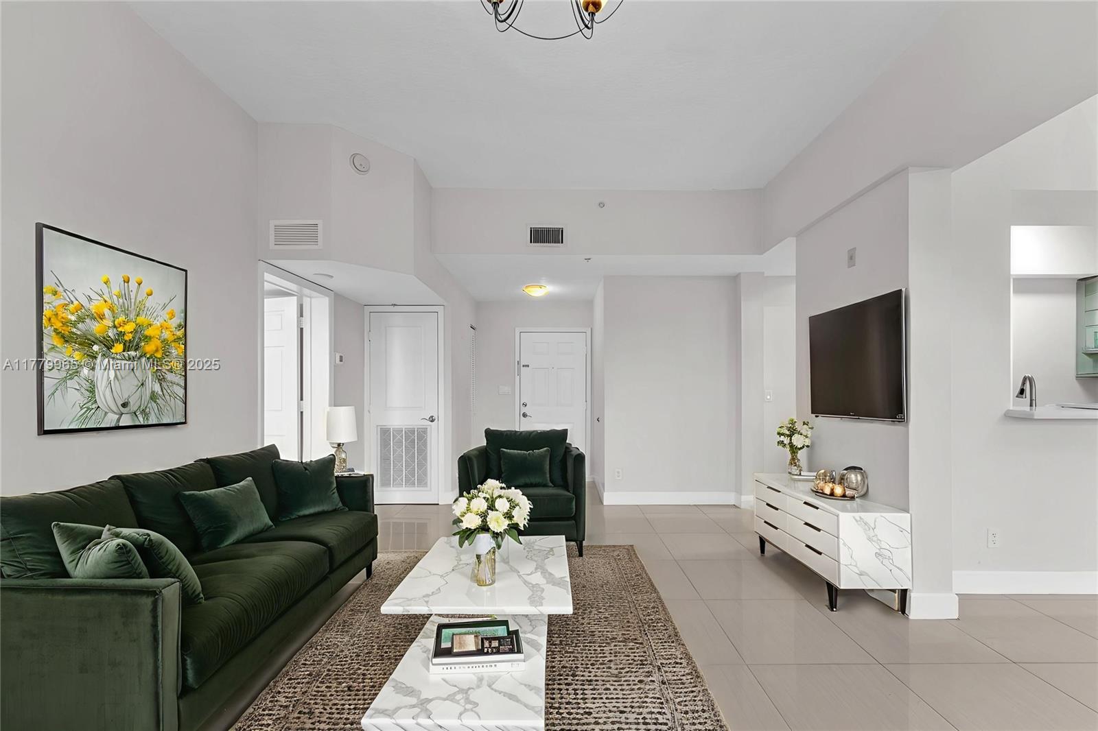619 E Sheridan St 406