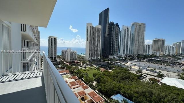 WINSTON TOWERS 600 CONDO - Residential