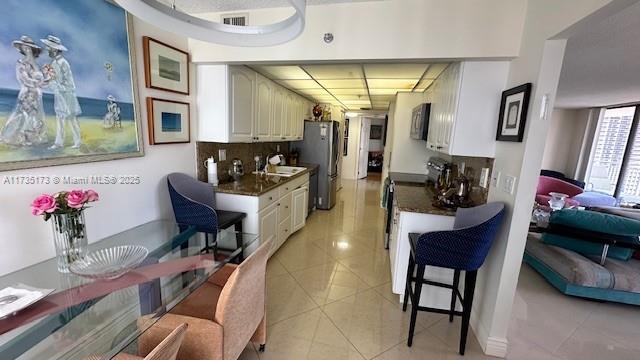 WINSTON TOWERS 600 CONDO - Residential