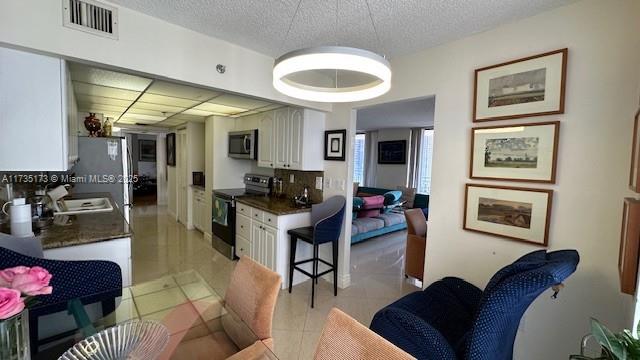 WINSTON TOWERS 600 CONDO - Residential