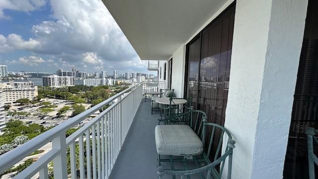 WINSTON TOWERS 600 CONDO - Residential