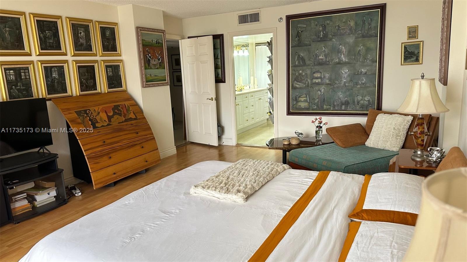 WINSTON TOWERS 600 CONDO - Residential