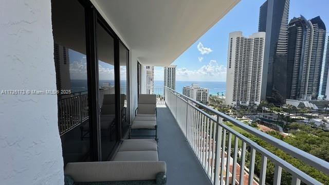 WINSTON TOWERS 600 CONDO - Residential