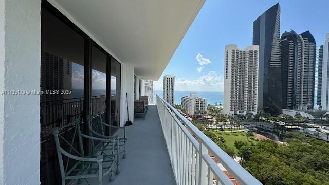 WINSTON TOWERS 600 CONDO - Residential