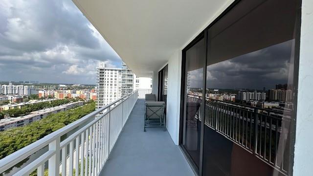 WINSTON TOWERS 600 CONDO - Residential