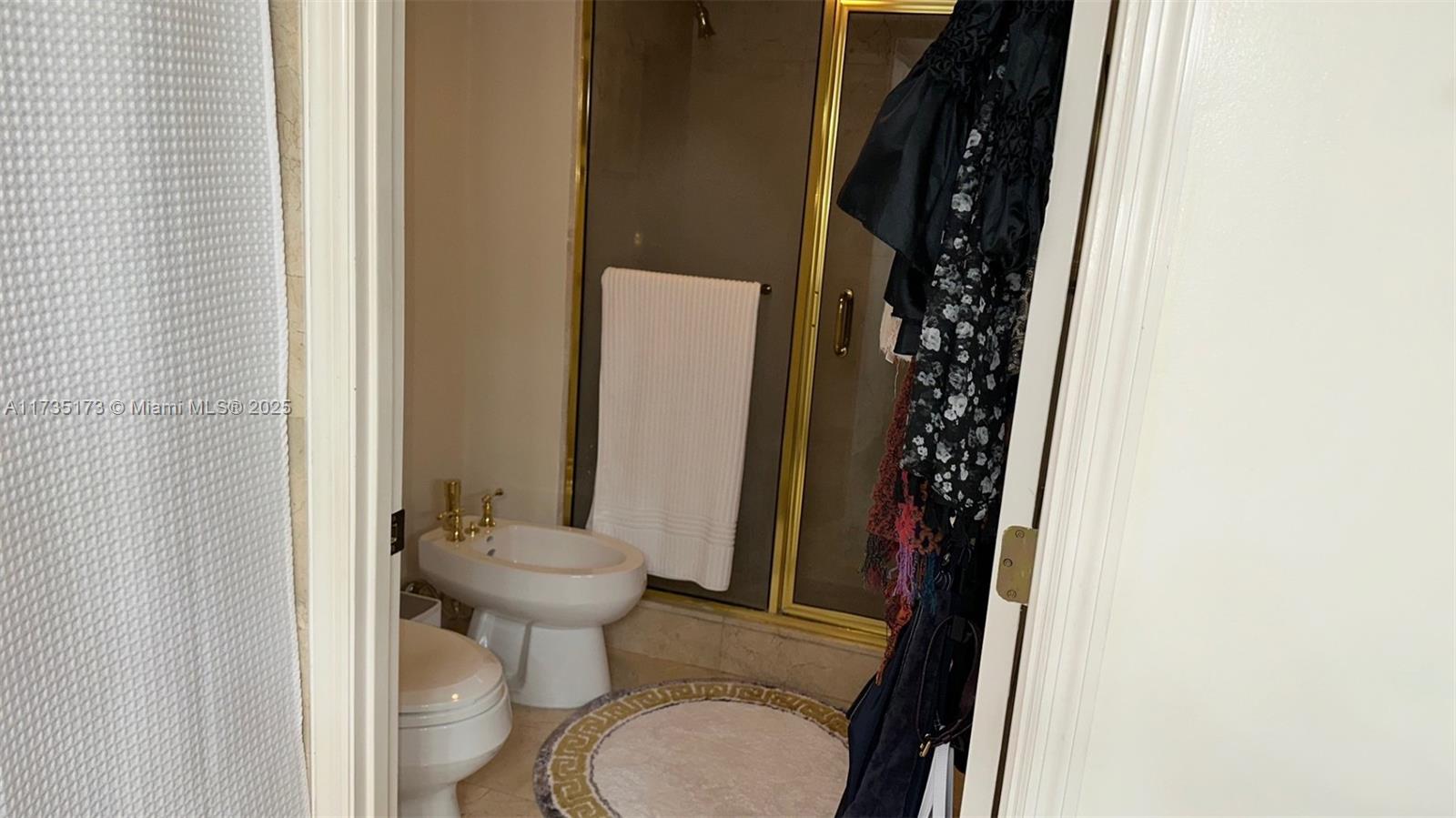 WINSTON TOWERS 600 CONDO - Residential