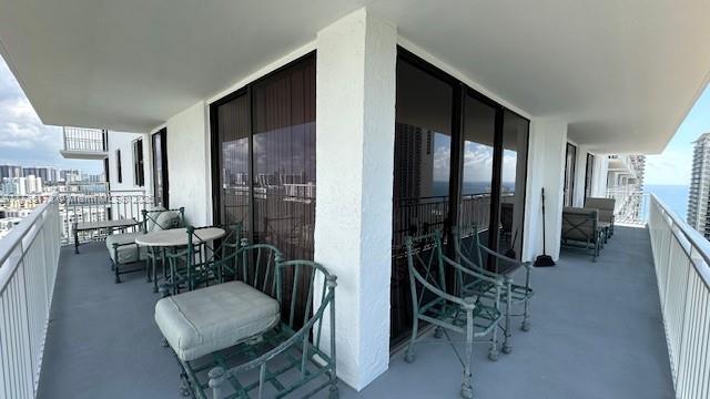 WINSTON TOWERS 600 CONDO - Residential
