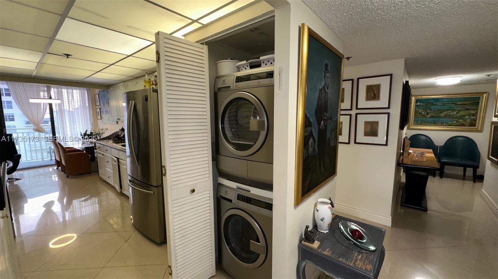 WINSTON TOWERS 600 CONDO - Residential