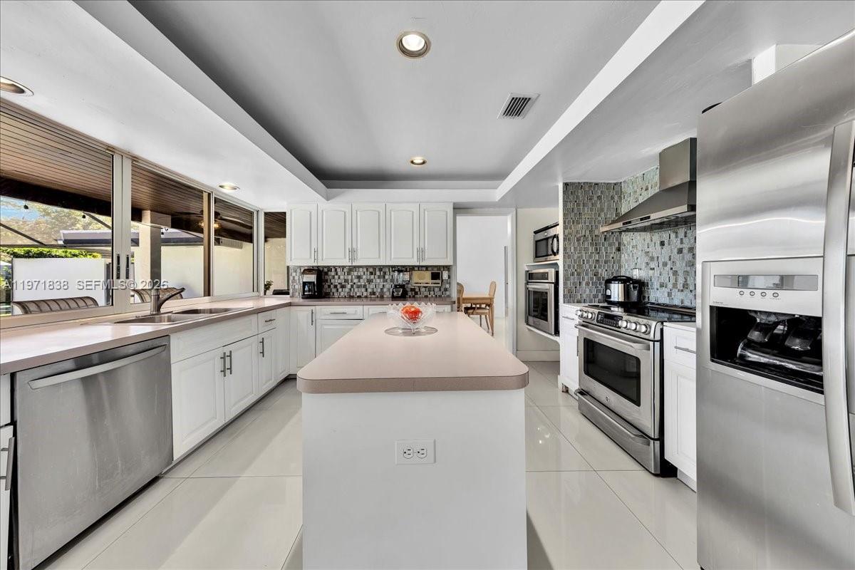 CHARLOTTE ESTATES - Residential