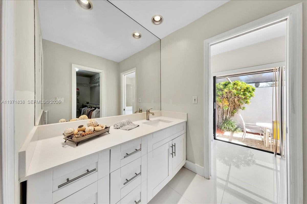 CHARLOTTE ESTATES - Residential