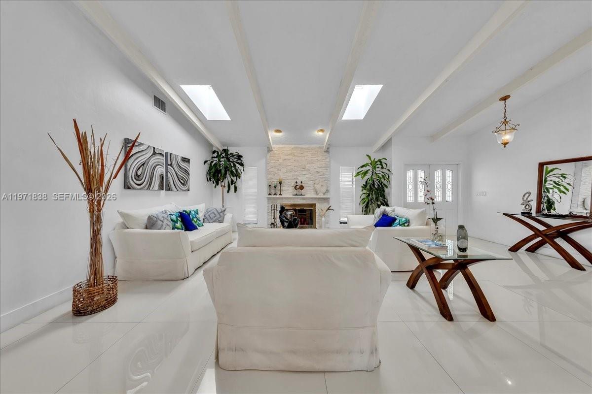 CHARLOTTE ESTATES - Residential