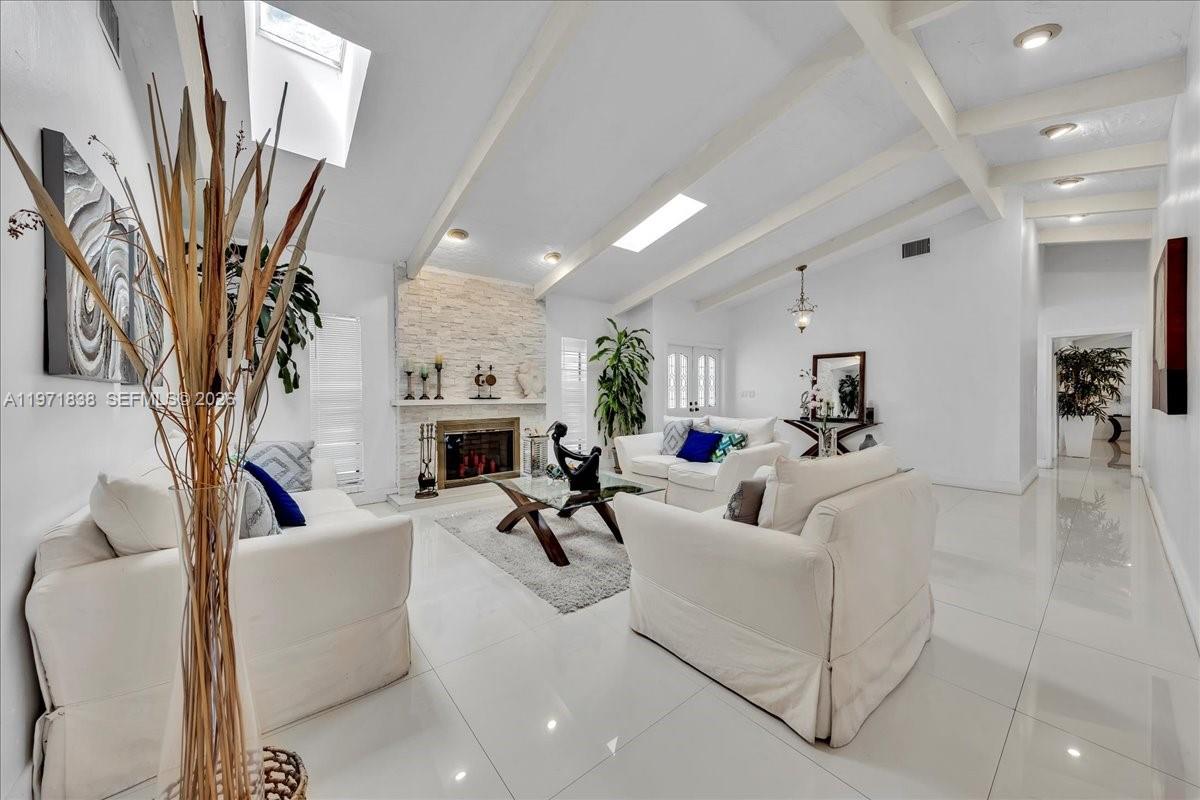 CHARLOTTE ESTATES - Residential