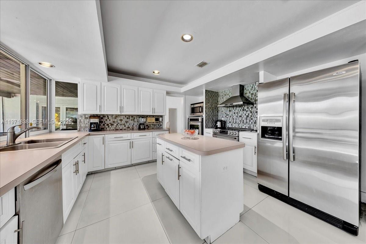 CHARLOTTE ESTATES - Residential